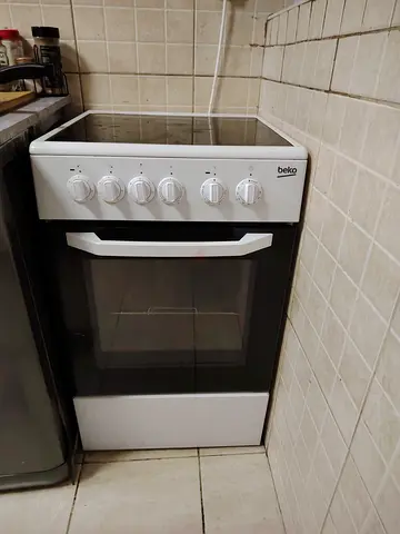 Beko freestanding electric cooker with ceramic hob+oven — very good working condition