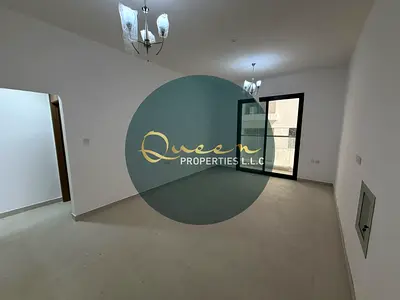 شقة غرفة وصالة للإيجار في الجرف 3 عجمان، أول ساكن، تكييف مركزي جديد، حمامان وبلكونة ومساحات واسعة، بسعر 33,000 درهم سنويًا.