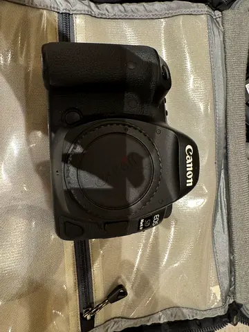Canon EOS 5D Mark IV Full-Frame DSLR with Canon Lens