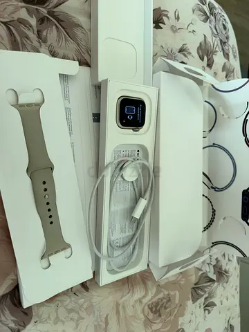 Apple watch 9 gps 41 like new with charger and carton