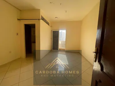 Spacious studio flat available in Al nabba central ac end gas with balcony 15k only