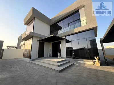 Luxury 4bhk with. Majlis maid room at prime location