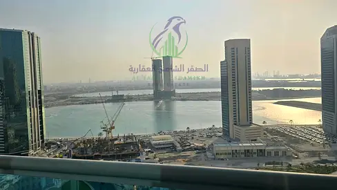 غرفة وصالة اطلالة بحرية مباشرة باركن مجاني مساحة واسعة ومناسبة حمامان تشطيب حديث