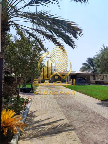 Single-Storey Villa for Sale – Spacious Plot with Private Pool & Landscaped Garden Discover a spacious single-storey villa set on a generous 18,300 sq. ft. plot, featuring comfortable living spaces, m