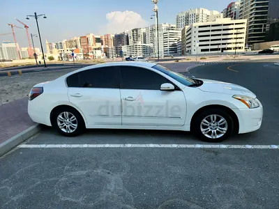 First owner 2012 Nissan Altima full option gcc . 6500 .