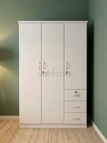 White 3-Door Wardrobe with Drawers — Good quality