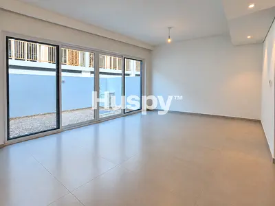 Brand New l Vacant l Closed Kitchen