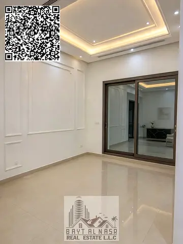 شقة واسعة مكونة من 3 غرف نوم للبيع في برج بارادايس ليك B6، مدينة الإمارات، عجمان | تكييف مركزي وإطلالات مفتوحة