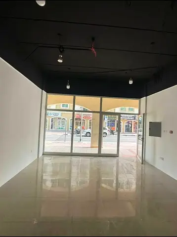متجر Streetfront | المدينة الدولية | وحدة السقف المرتفع