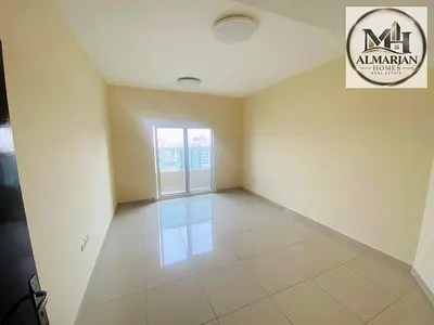 اكبر غرفة وصالة مع شهر فري وبها خزائن بالحائط مع بلكونه وتكييف مركزي و2 حمام واطلالة علي جسر غلفا مباشره