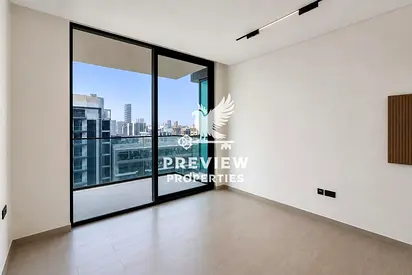 BRIGHT | SKYLINE VIEWS | KITCHEN APPLIANCES