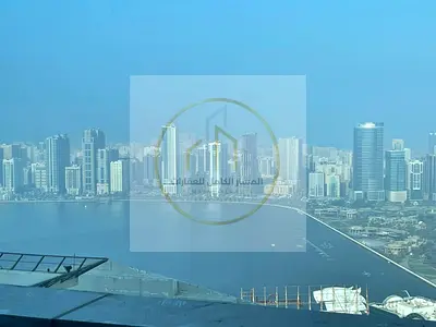شقة غرفتين وصالة للبيع في المجاز 3 الشارقة | طابق مرتفع، إطلالة بحرية كاملة، بلكونتان وجيم ومسبح