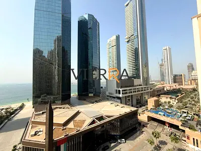 شقة واسعة بغرفتي نوم | موقع متميز