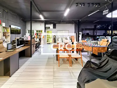 Industrial Showroom | 10 Parking bays | 8,500 sqft