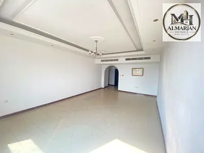 غرفتين وصالة مع 3حمام باطلالة بحرية مباشرة مع غاز مركزي ثاني ساكن للايجار السنوي بموقع حيوي ومميز بالقرب من جميع الخدامات وسهل مخرج الشارقة ودبي