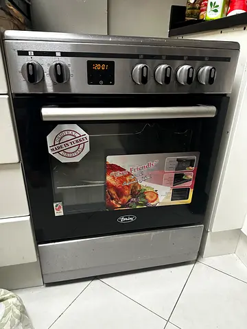 Freestanding electric oven with stovetop — good working condition