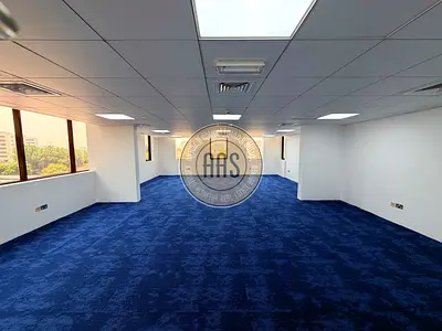 SPECIOUS OFFICE READY TO MOVE|FLEXIBLE CHEQUES|NEAR TO BUS STOP|IN DIP 1
