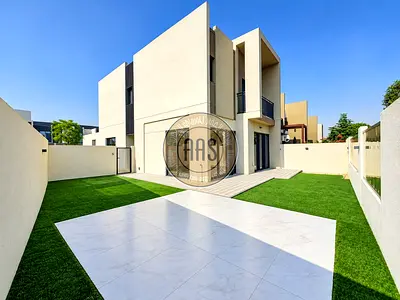 END CORNER 4BR+MAID VILLA NEAR TO POOL & PARK