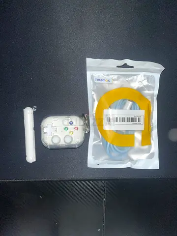 Title: AirPods Pro 1st Gen + Protective Case, Extra Charger & Cleaning Pen

Price: 280 (negotiable)