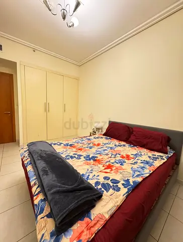PRIVATE SPACIOUS FURNISHED ROOM WITH OWN WASHROOM NEXT TO FINANCIAL CENTRE METRO