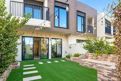 Spacious Backyard | Beautiful Villa | Greenview 2