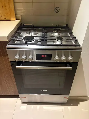Bosch Cooker - 4 Gas Burners & Electric Oven