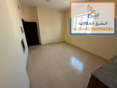 للإيجار السنوي ثاني صف من كورنيش عجمان | استديو مميز بمساحة كبيرة، تكييف وصيانة مجانية على المالك