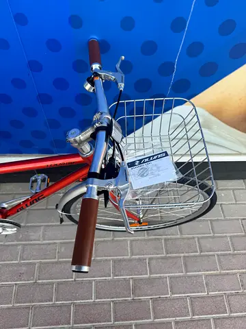 City cruiser bike with front basket — brand new