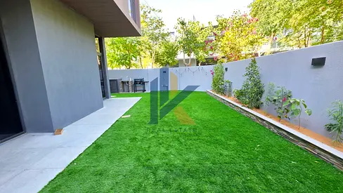 تاون هاوس فاخر للإيجار السنوي، 4 غرف نوم | كايا، مسار الشارقة | تصميم واسع | غرفة للخادمة | حديقة خاصة | مجمع سكني عائلي