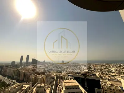 شقة VIP فاخرة للإيجار السنوي، 3 غرف وصالة ضخمة، 3200 قدم، غرف خادمة وغسيل، بلكونتان بإطلالة مفتوحة، جيم ومسبح مجاني
