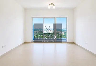 Large Layout | Closed Kitchen | 3 Parking | Ready