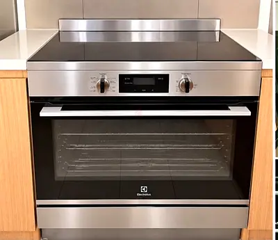 Electrolux New Model Electric Ceramic Cooker Stove 90x60cm Oven Air Fryer EFE946SD