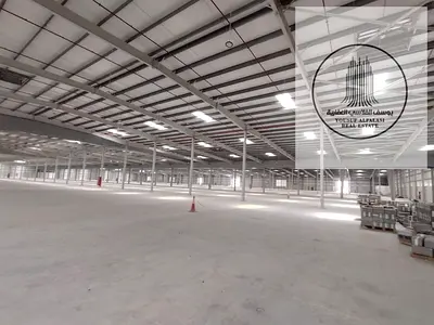 مستودع 35300 قدم على شارع رئيسى كهرباء 500 كيلووات .