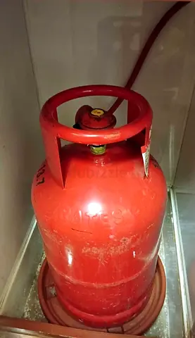 Small Emirates cylinder full gas 70%with regulator