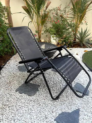 2 Lightweight Beach Loungers