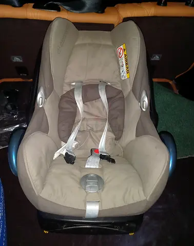 ISOFIX/ Familyfix Maxi-Cosi Infant Car Seat - Good Condition