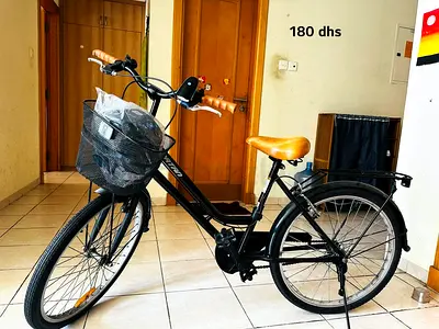 City Cruiser Bicycle with Basket and Rear Rack — Good Condition, 26-inch