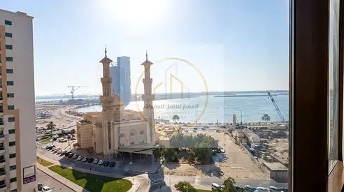 غرفتين ماستر وصاله مع تكيف وباركينج وجيم مسبح مجاني خزائن بالحائط موزع مساحات واسعه اطلاله بحريه