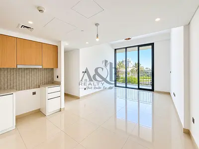BRIGHT AND SPACIOUS| LOW FLOOR | READY TO MOVE IN