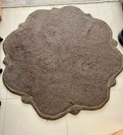 Large round rug 150 x 150