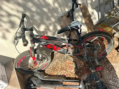 Used kids mountain bike with training wheels and front suspension - good condition
