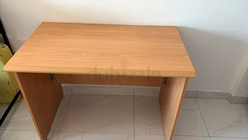 Simple light wood study desk — good condition