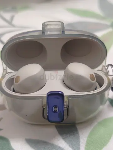 Sont WF XM5 true wireless earbuds with charging case and box