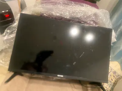 32-inch LED TV with stand and antennas - good condition