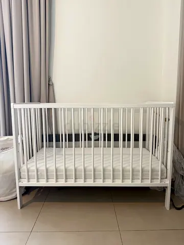 White Baby Crib with Mattress