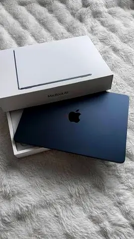 Macbook m3 Air 16GB RAM 256GB SSD 100% battery cycles less then 40