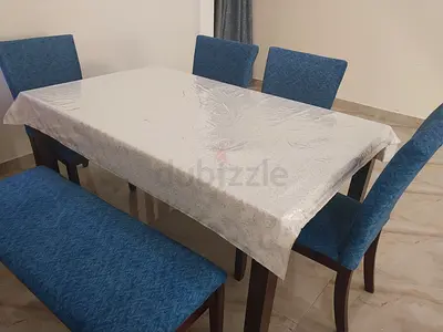 Dining table with 6 sittings 500 aed