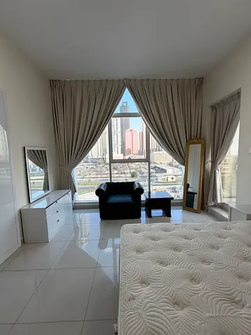 Luxury room near emirates tower metro