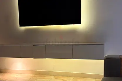Tv bench