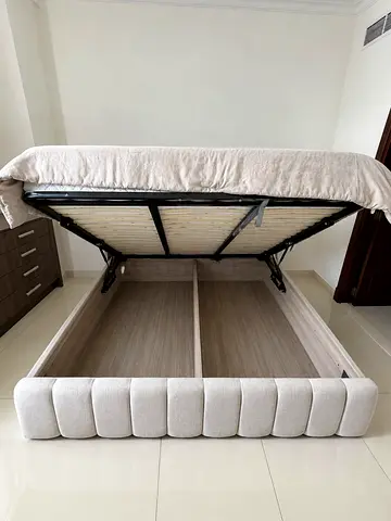 Warner Hydraulic King Bed with Mattress (Home Centre)